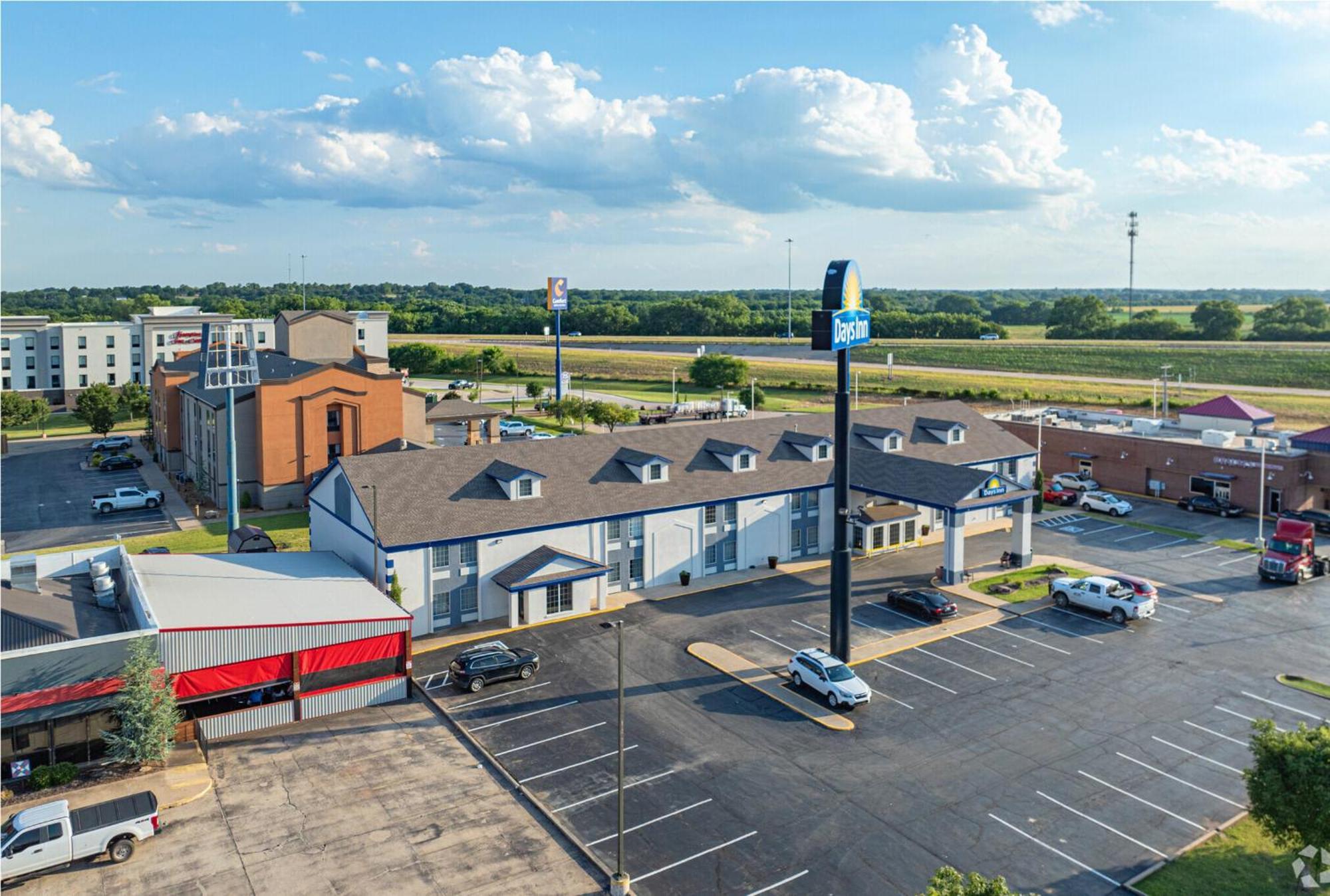 Days Inn By Wyndham Pauls Valley Bagian luar foto